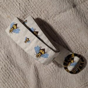 Bee belt